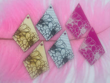 Load image into Gallery viewer, Long Diamond Floral Engraved