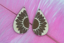 Load image into Gallery viewer, Sunflower on Wood
