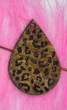 Load image into Gallery viewer, Leopard Engraved Tear Drop Dangle