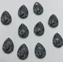 Load image into Gallery viewer, Leopard/Camo Print 12 mm round or 13x18 Drop